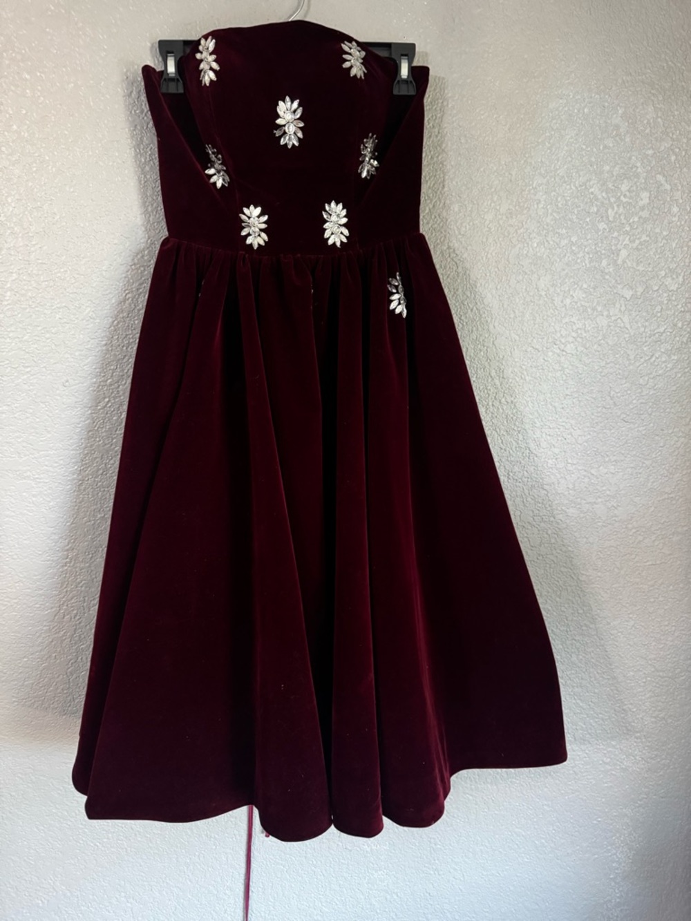 Burgundy Velvet Strapless Dress – Size 1 - Picture 2 of 3